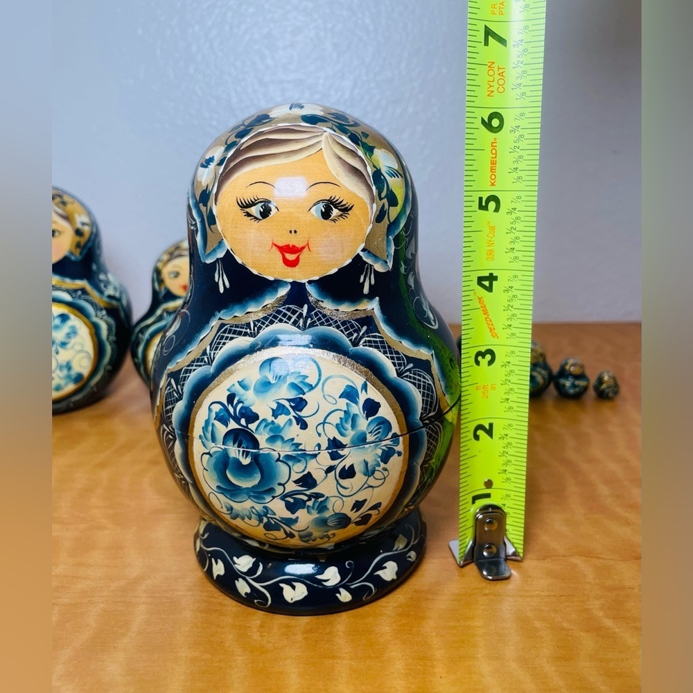 Set of Blue and White Matryoshka Dolls - Picture 12 of 13
